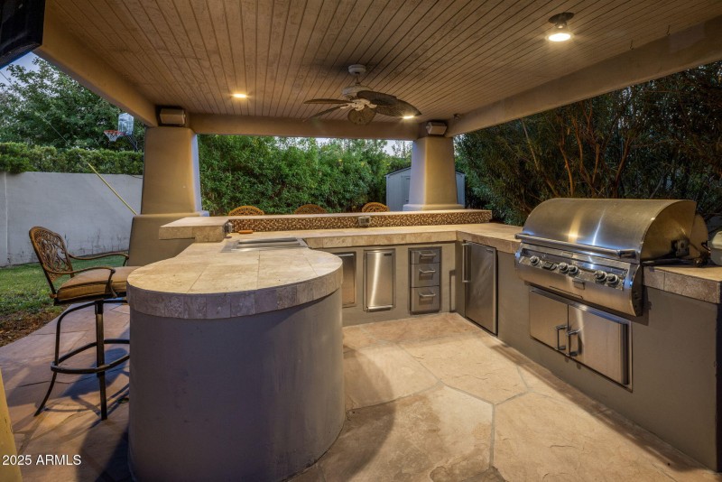 Outdoor Kitchen