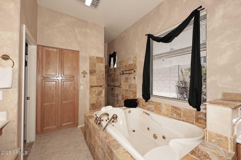 Primary Bath-Jetted Tub