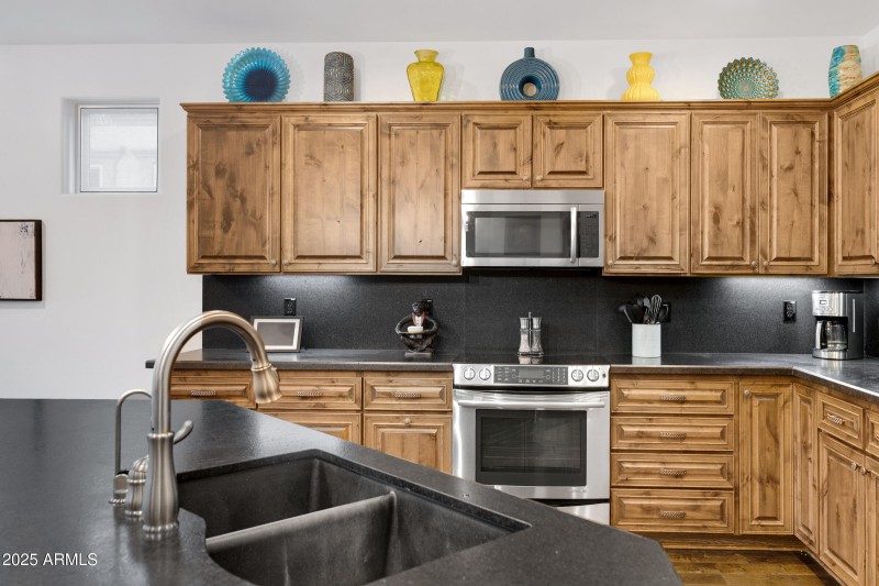 1761 E Harmony Wy-16