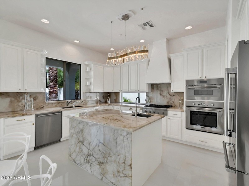 038-5016 E Lucia Drive-38