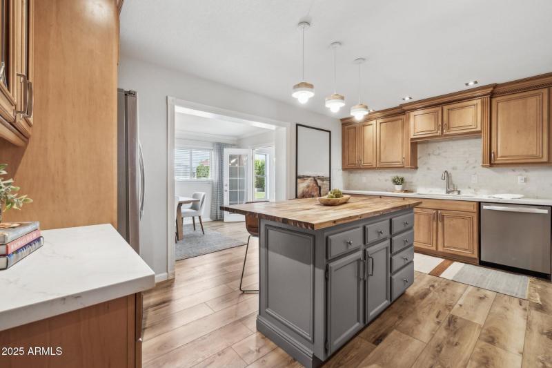 10-web-or-mls-6926-e-culver-st