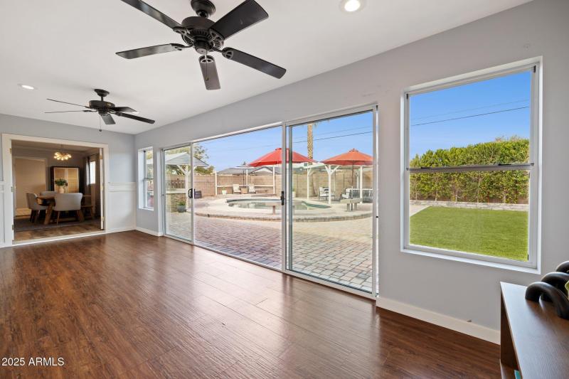 24-web-or-mls-6926-e-culver-st