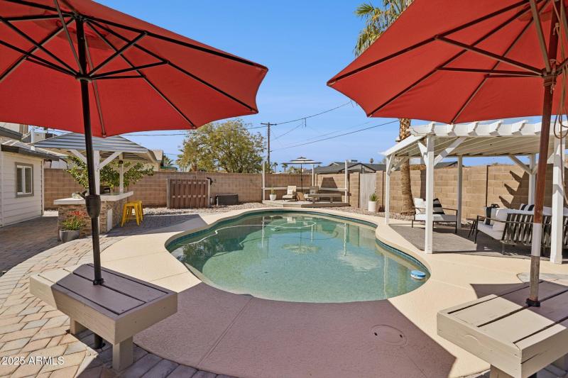 37-web-or-mls-6926-e-culver-st