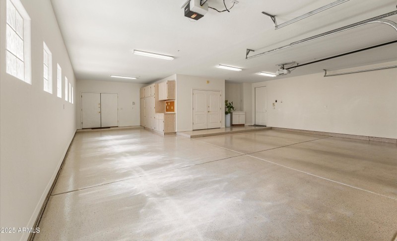 4 car garage with extra room