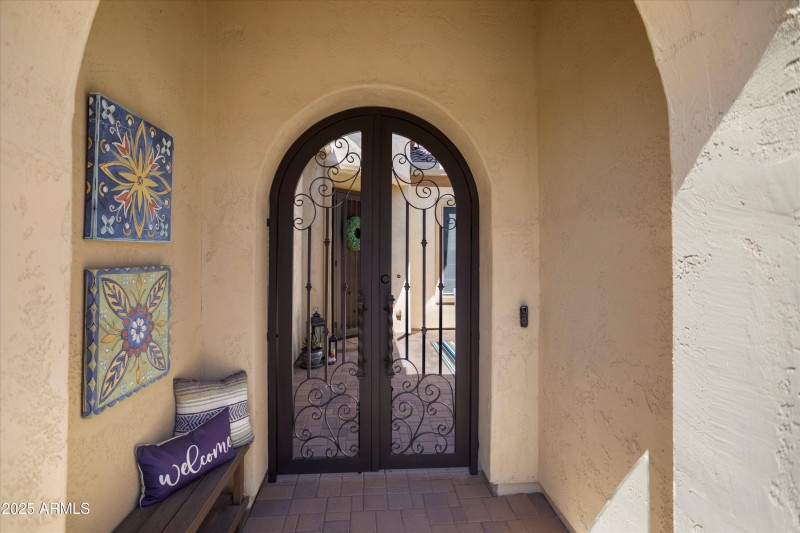 004-0U5A081127396 W Escuda Dr