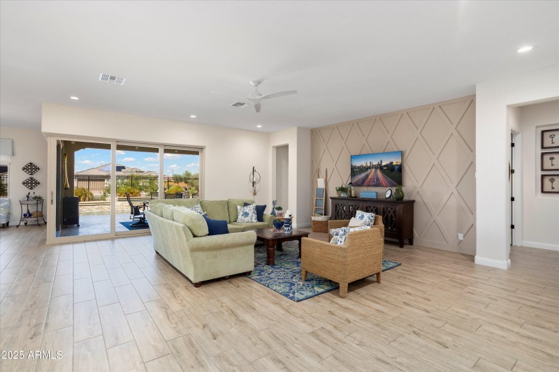 008-27396 W Escuda Dr