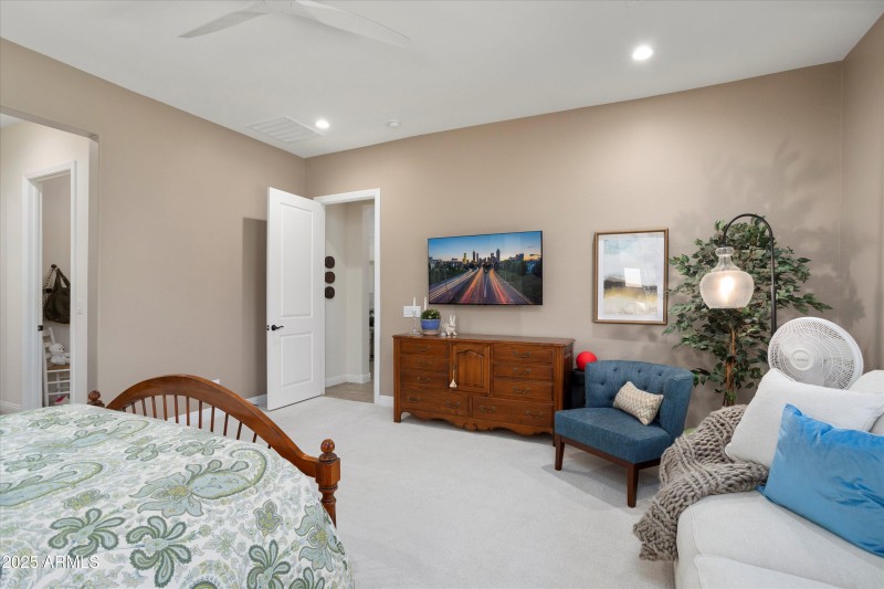 021-27396 W Escuda Dr