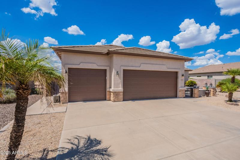 1-web-or-mls-Santa-1