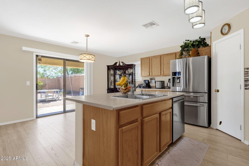 18-web-or-mls-5309-s-16th-dr