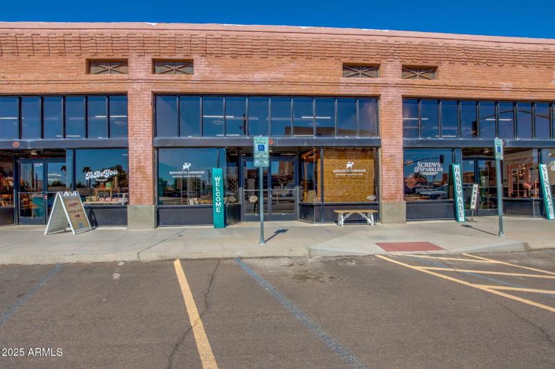 31-web-or-mls-Screws And Sparkles-3