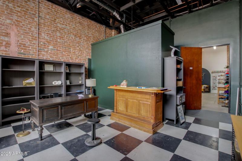 63-web-or-mls-Screws And Sparkles-35