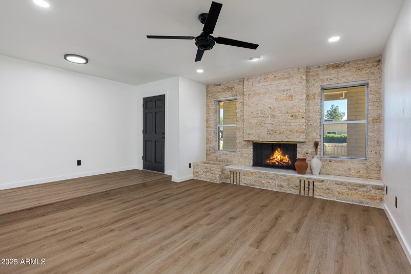 1708 E Solano Dr - 7