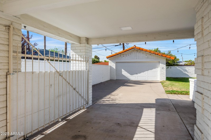 1708 E Solano Dr - 31