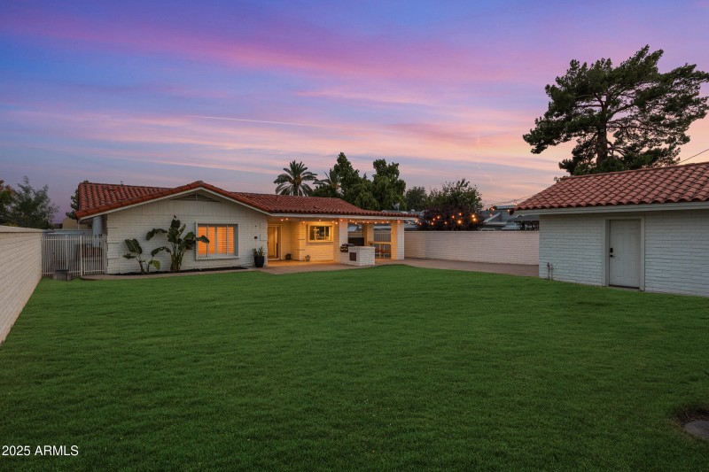 1708 E Solano Dr - 46