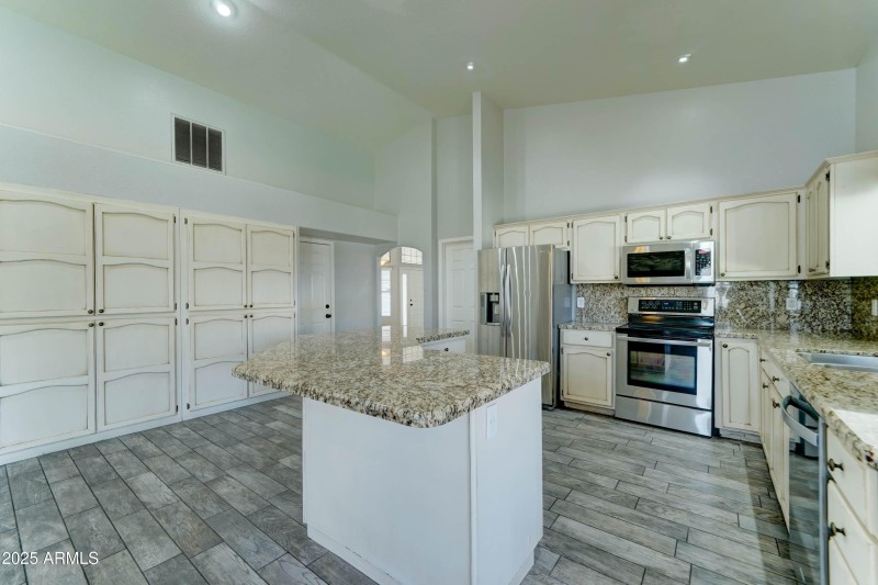 1119 e SouthShore Dr-5