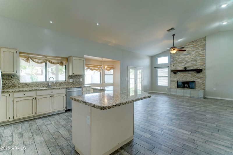 1119 e SouthShore Dr-6