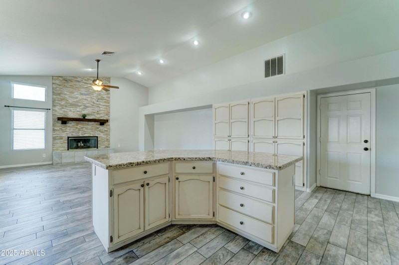 1119 e SouthShore Dr-7