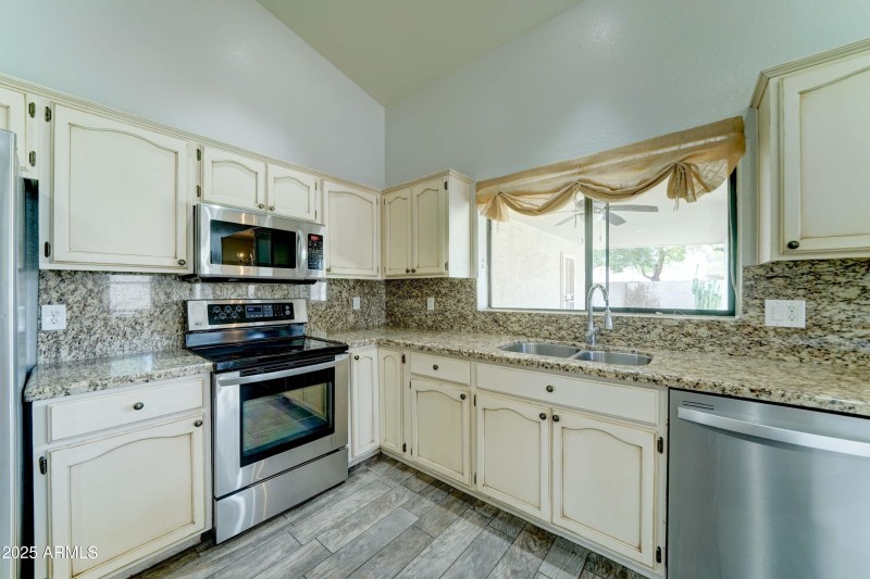 1119 e SouthShore Dr-8