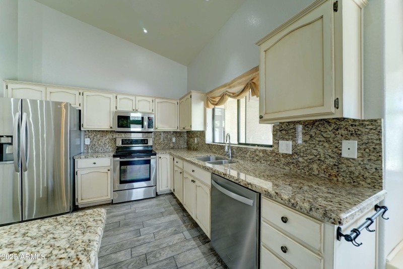 1119 e SouthShore Dr-9