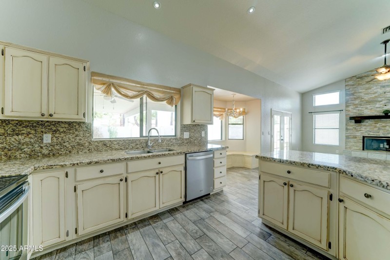 1119 e SouthShore Dr-11