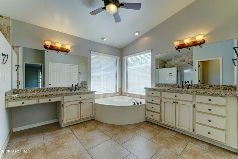 1119 e SouthShore Dr-27