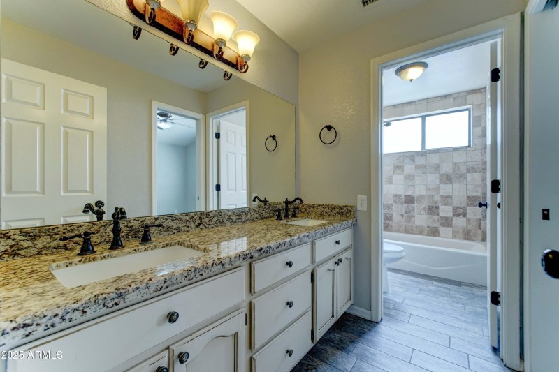 1119 e SouthShore Dr-33