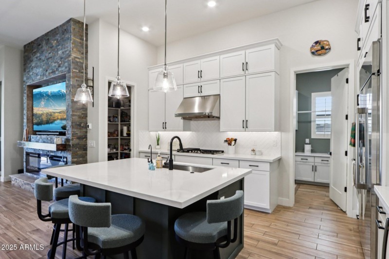 16-web-or-mls-W Marshall Ave-S1009-016