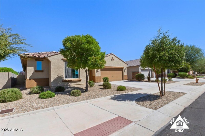 02-18216 W Foothill Dr