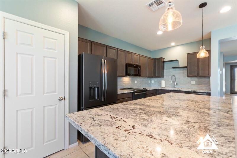 16-18216 W Foothill Dr