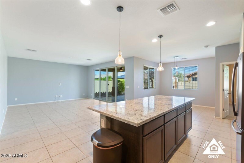 18-18216 W Foothill Dr