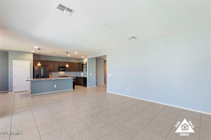 23-18216 W Foothill Dr