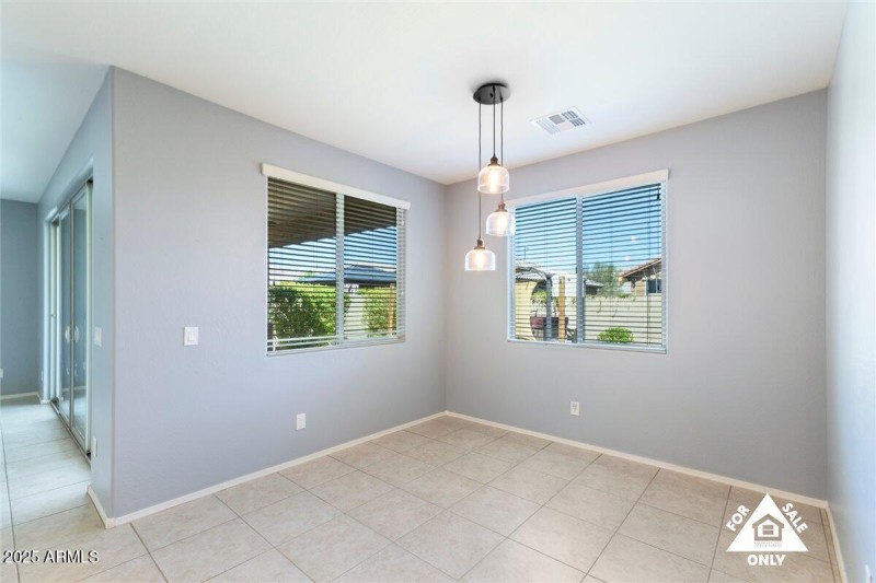 24-18216 W Foothill Dr