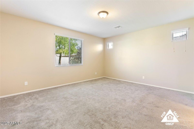 25-18216 W Foothill Dr