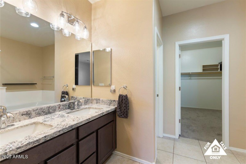 27-18216 W Foothill Dr