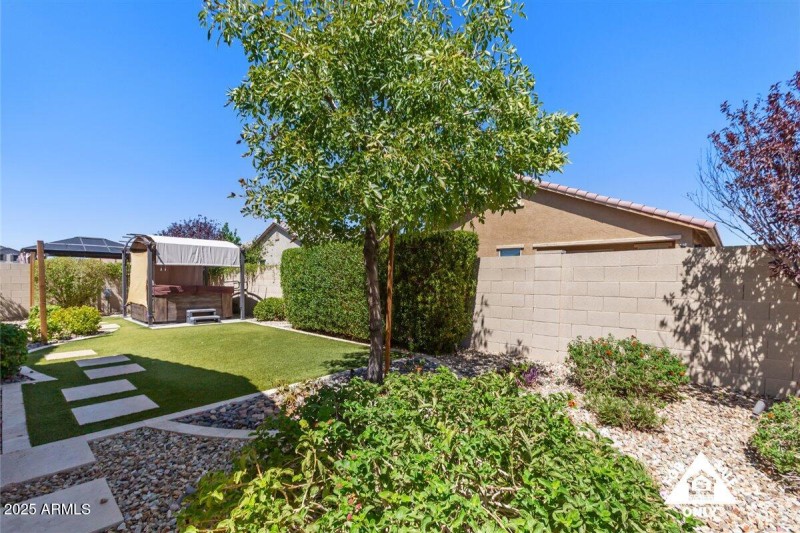 42-18216 W Foothill Dr