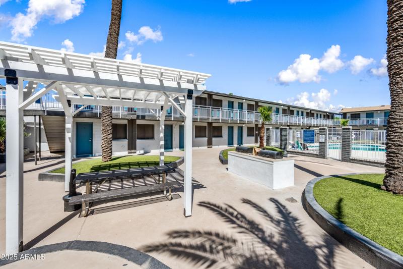 14-3025N32ndS-The Retro-ocupix-v2-9-9