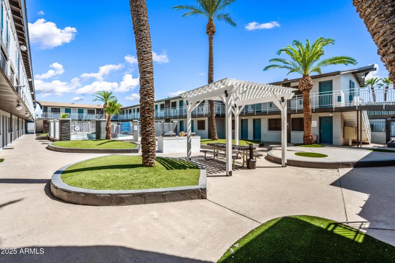 16-3025N32ndS-The Retro-ocupix-v2-9-9