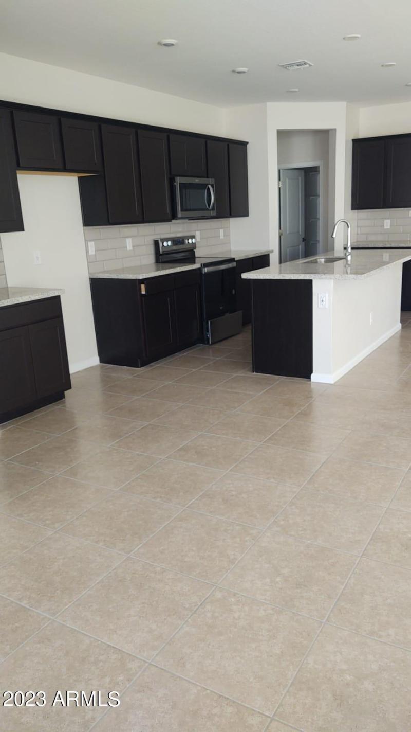 9b9071e8-7398-403d-ab53-4498cc3a4e09