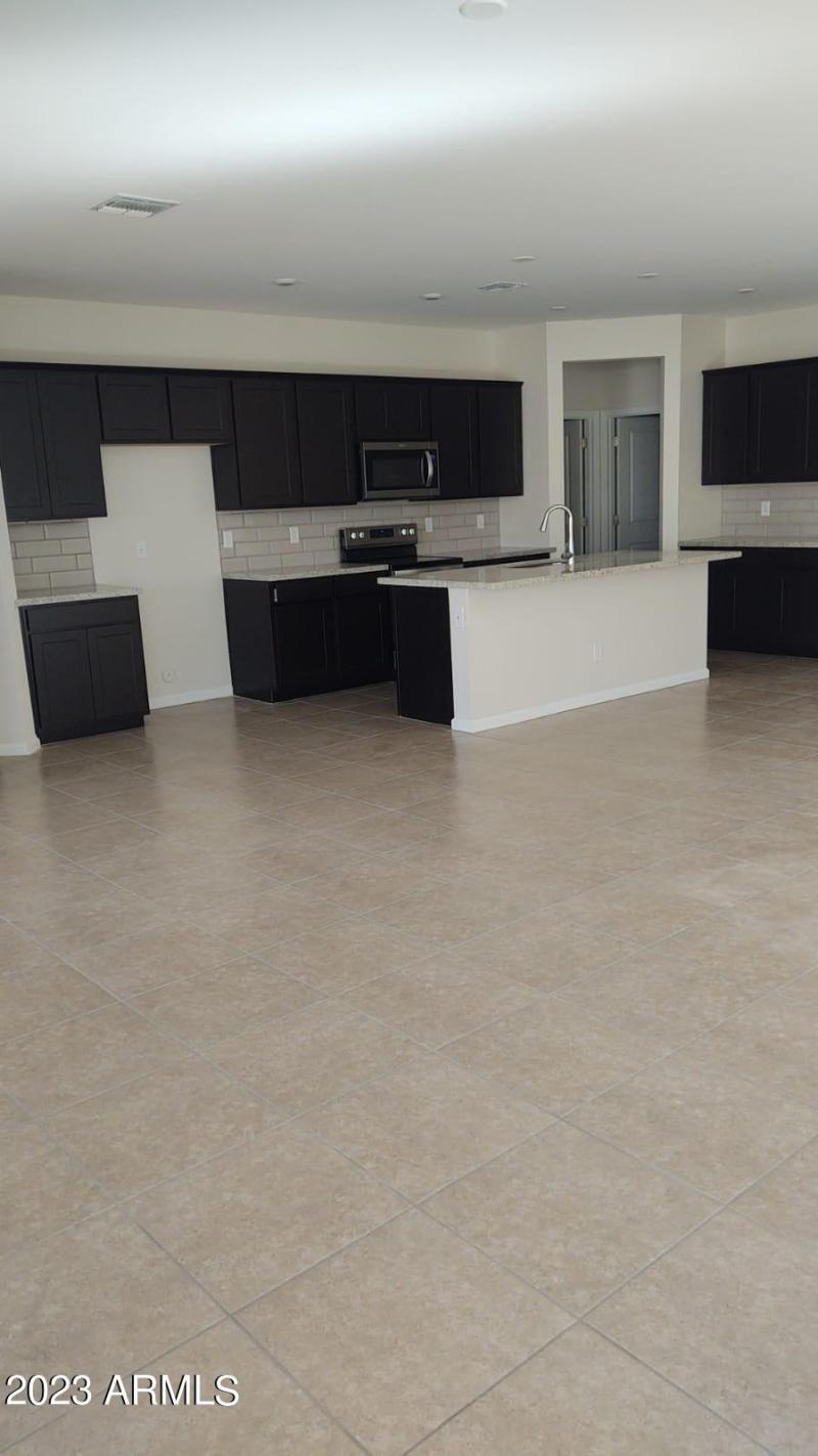 aed360a5-d1c3-4931-9692-404feec0b5fe