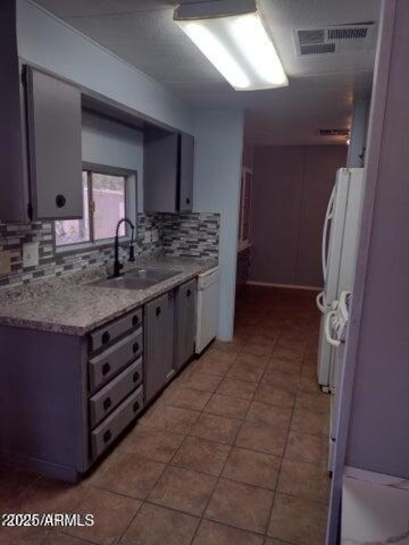 6702 Mary Jane-kitchen