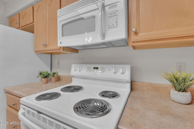 9-web-or-mls-Capri-10