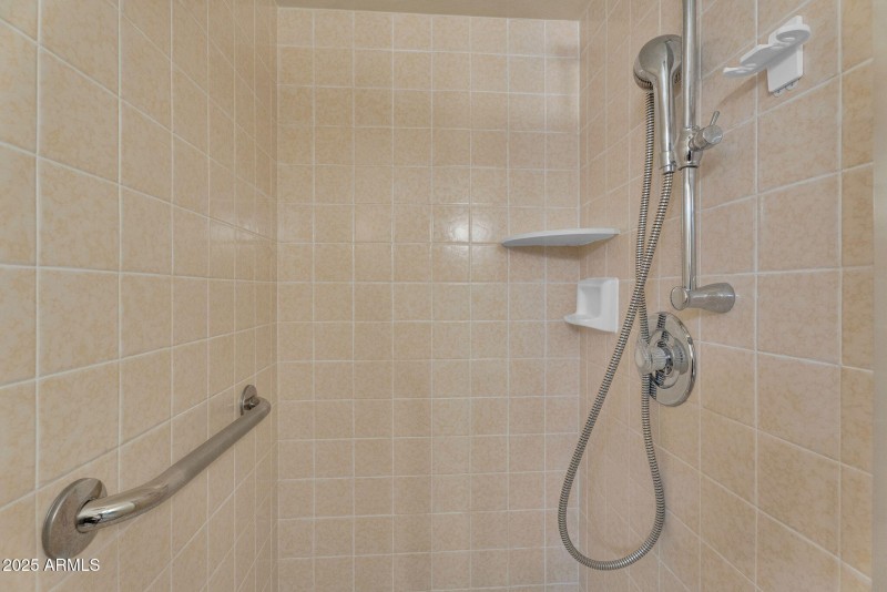 14-web-or-mls-Capri-16