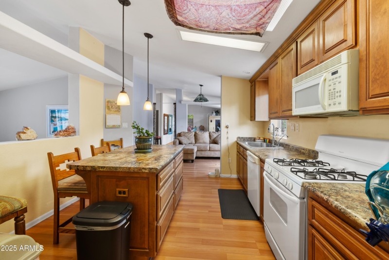 2820 Raven - Kitchen