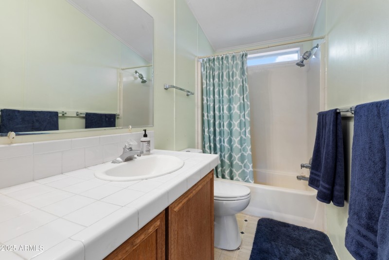 2820 Raven - Bathroom 2