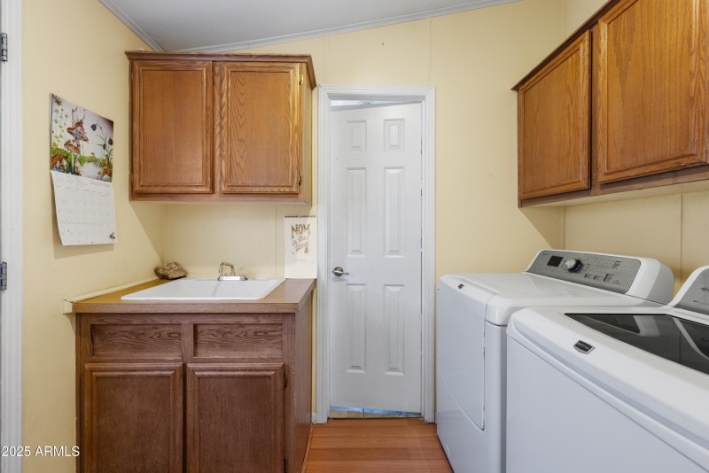 2820 Raven - Laundry