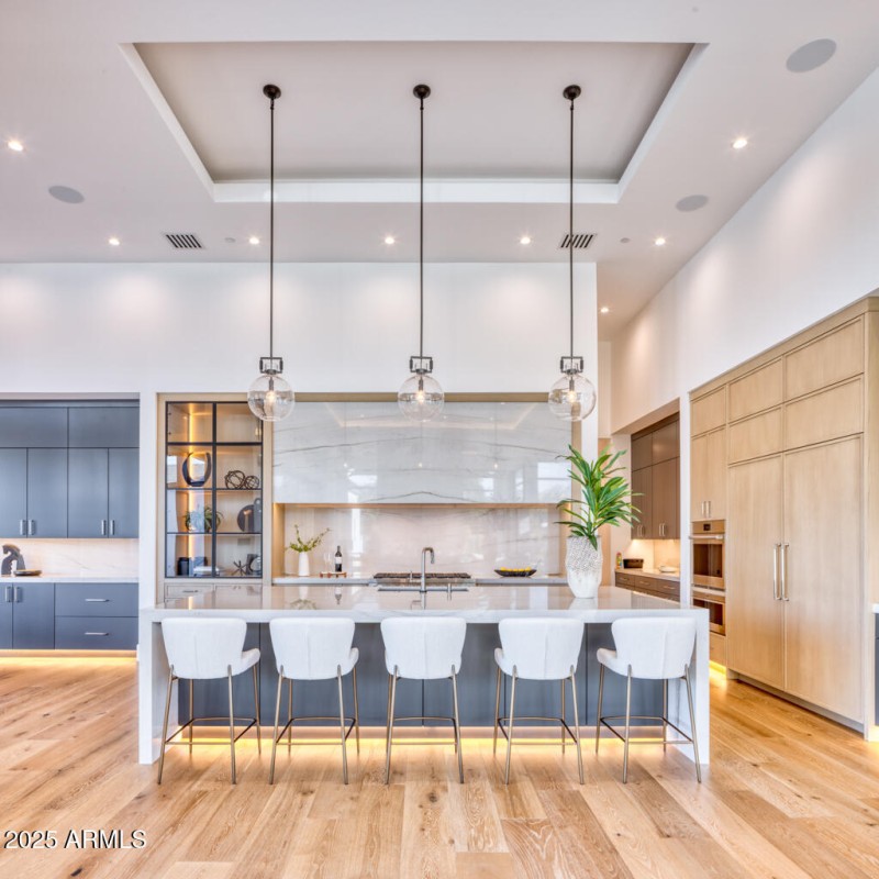 Gourmet Kitchen w/Island Seating