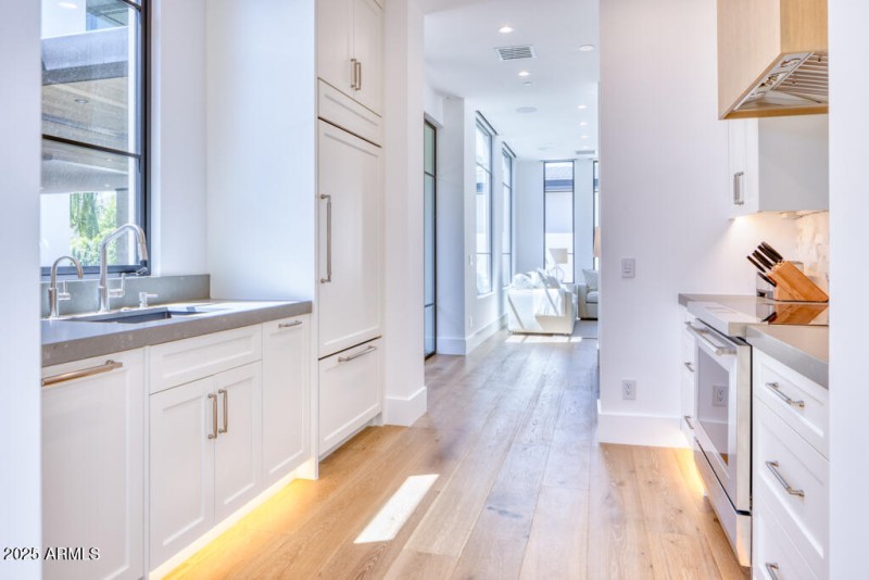 Guest House Full Kitchen