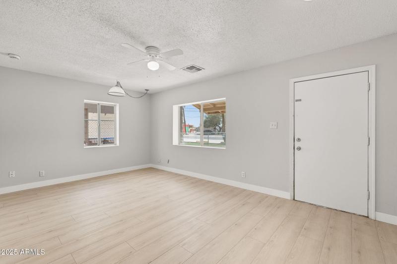 9-web-or-mls-Lincoln-9