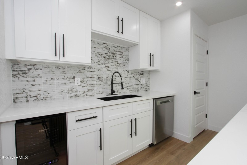 2132 W Poinsettia Dr-9