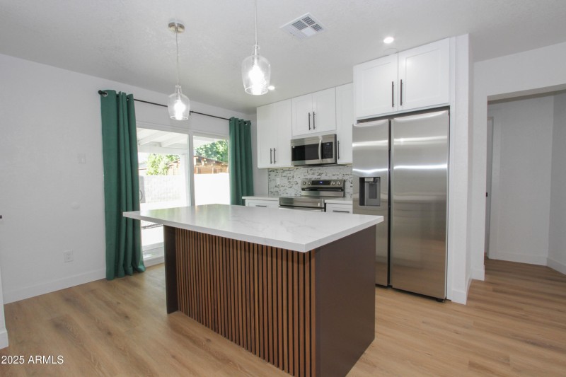 2132 W Poinsettia Dr-10